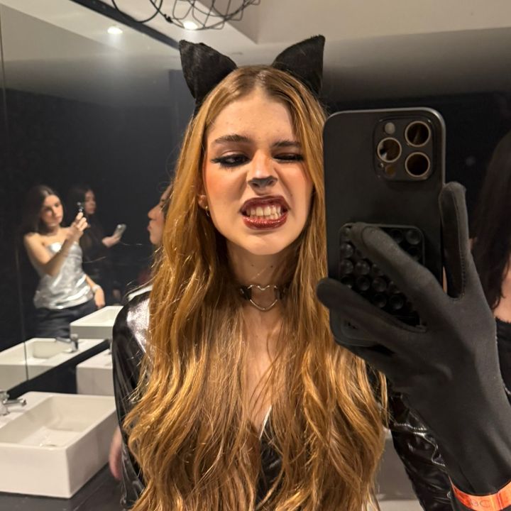 @dailyparrola