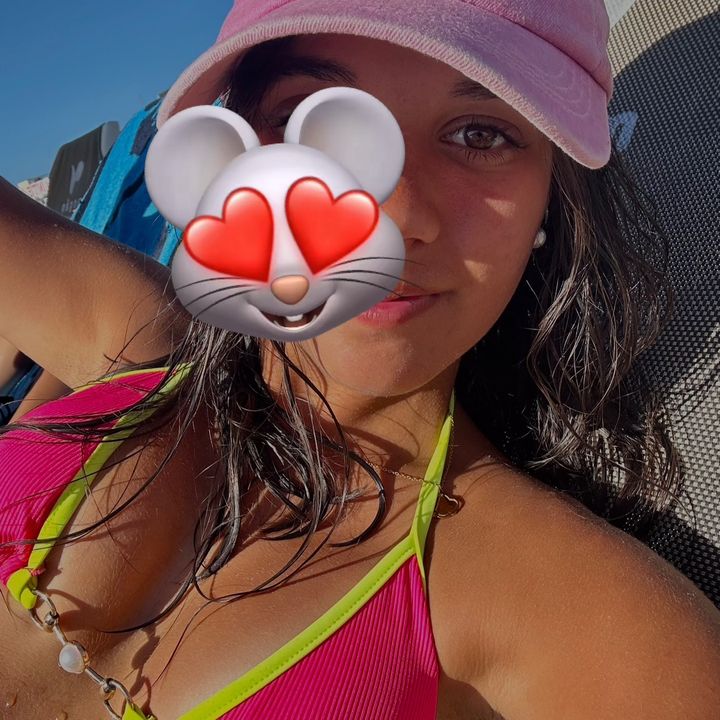 @laraasuuarez