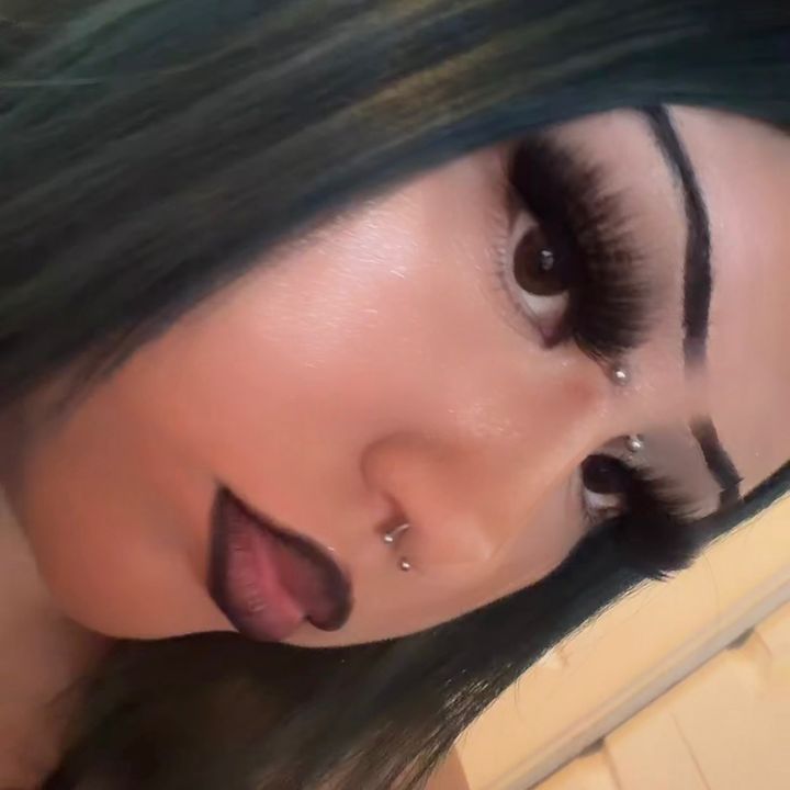 @sheluvsthehood