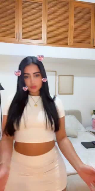 TikTok live: 🎀💗 by @monicavallejolives