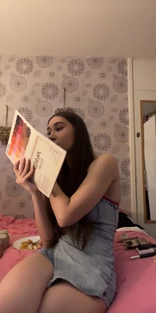TikTok live: Getting ready by @aliah_yates