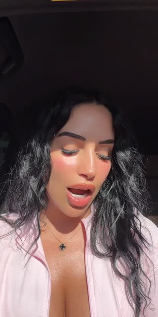 TikTok live: Bosses only 🔥 by @therealkatherinrojas
