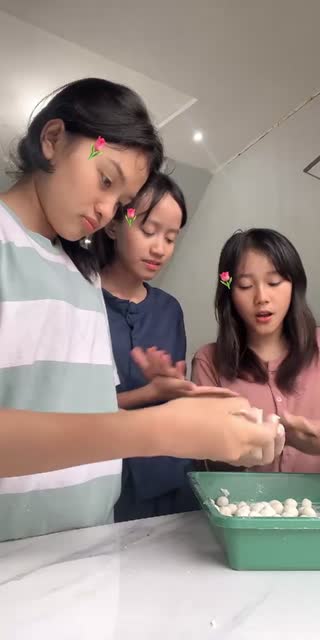 TikTok live: rate ig by @khliffhhh