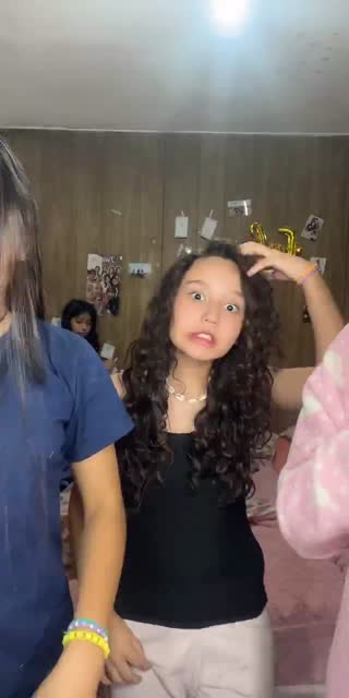 TikTok live: Holiiiii by @lucy.rodriguezzz