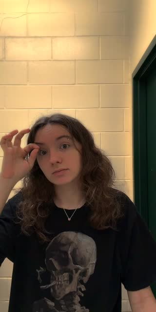 TikTok live: let’s hangout! 🩷 by @auremeds