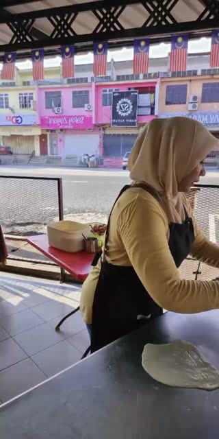 TikTok live: Hazzcafe Maran Pahang by @serifatin_88
