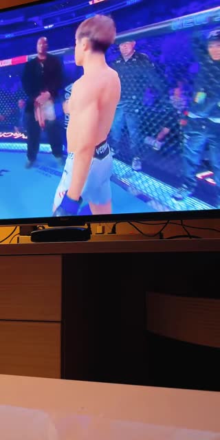 TikTok live: UFC by @loganibanez