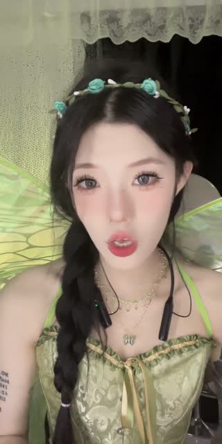TikTok live: Dance never stops. by @nia83370