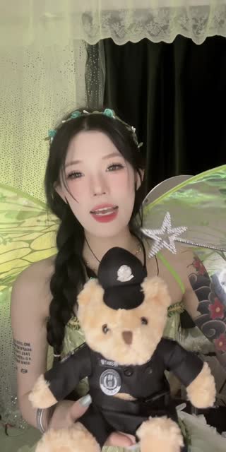 TikTok live: Dance never stops. by @nia83370