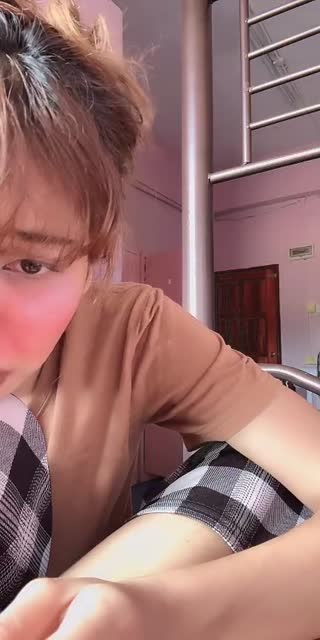 TikTok live: nak b by @bellaimutgirl