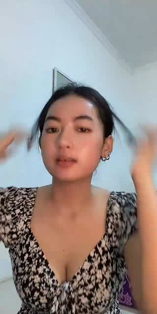 TikTok live: gabut jujur by @raya4zzhr