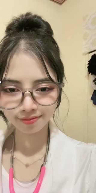 TikTok live: Sini aku temeninn😋 by @ratudottt_02