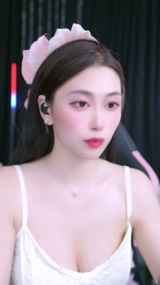 TikTok live: DANCE and FUNNY by @change.kit