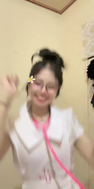TikTok live: Sini aku temeninn😋 by @ratudottt_02