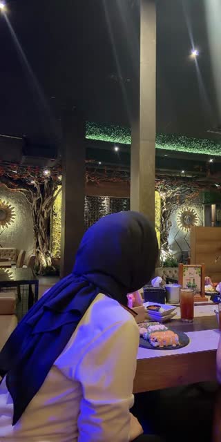 TikTok live: 💆🏻‍♀️ by @hiddendins