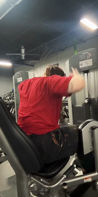 TikTok live: it’s gym time 🍑✨ by @em.236