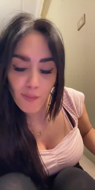 TikTok live: 🙋‍♀️ هاي by @vxcvvhl0