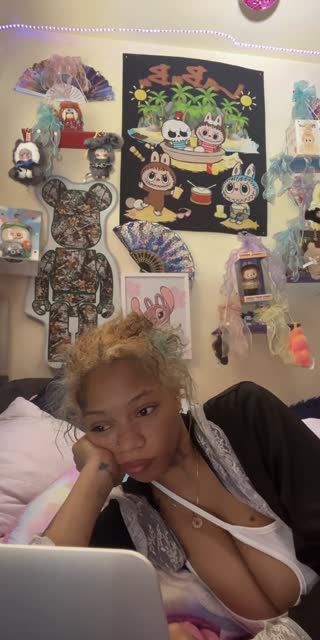 TikTok live: 💗🩶 by @shestruu