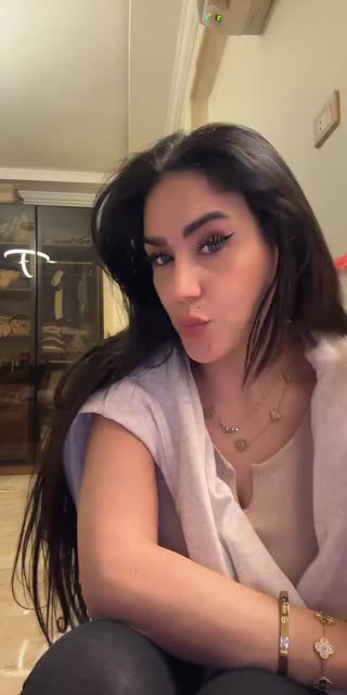 TikTok live: 🙋‍♀️ هاي by @vxcvvhl0