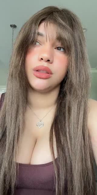 TikTok live: Haiii bunnies by @strawbunnzie