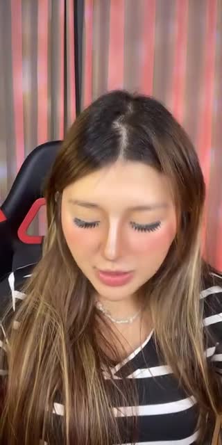 TikTok live: Chatting w me by @annie_leivv