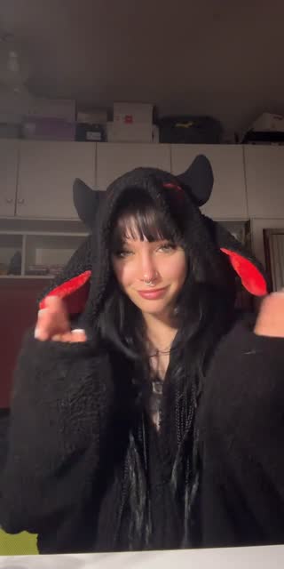 TikTok live: Kaja by @kittiikovacs