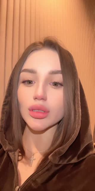 TikTok live: تبحث عن صديق عربي by @sn.ezha