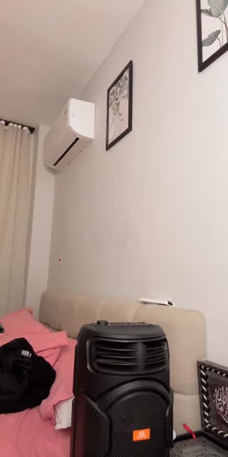 @bellaadeeb TikTok live from 2026-05-12