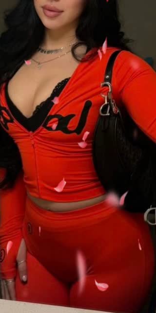TikTok live: هلو ‏￼بيبيي 😩💋 by @warda95joury7