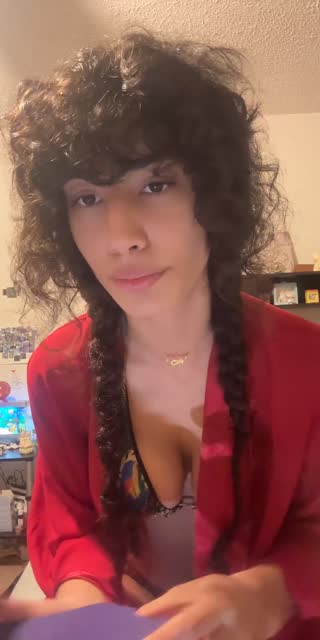 TikTok live: Ask a❓ by @red.kissing.vi0let