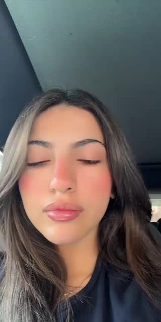 TikTok live: live love laugh 🤍 by @tatianablive