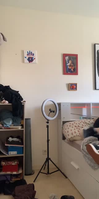 TikTok live: Hello, venez parlez by @claarr.aa_