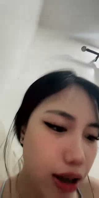 TikTok live: Quick live by @jyyraah