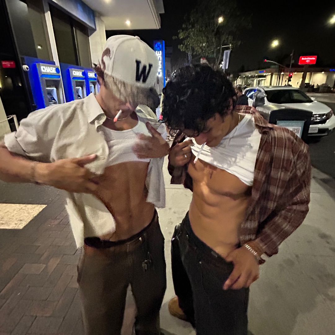 @2manlive