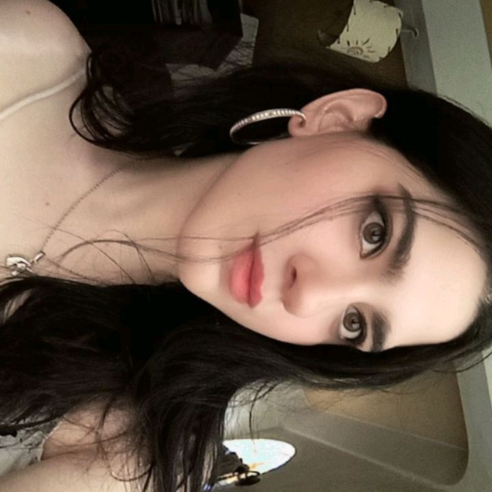 @_ladystonee