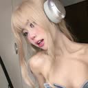 @_zollie_