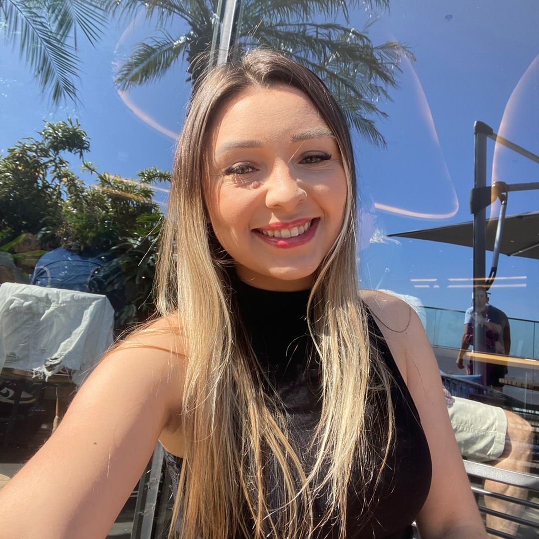 @carolinemshop