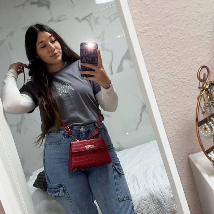 @clauudiaa8_