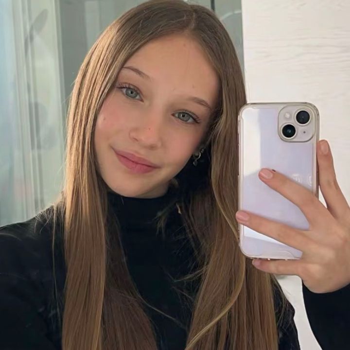 @daniela55982