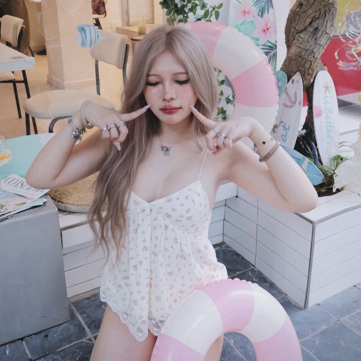 @elinasama2511