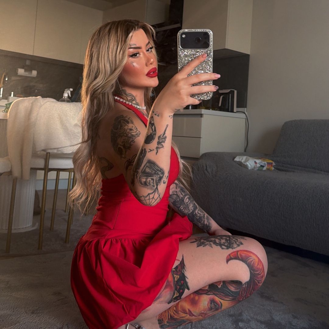 @elisamamelike