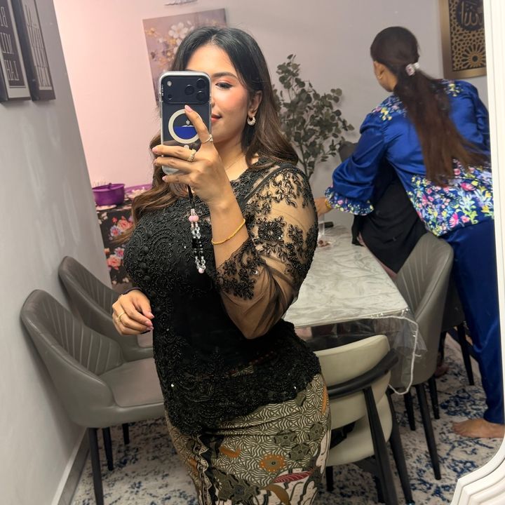 @fyzaezzaty