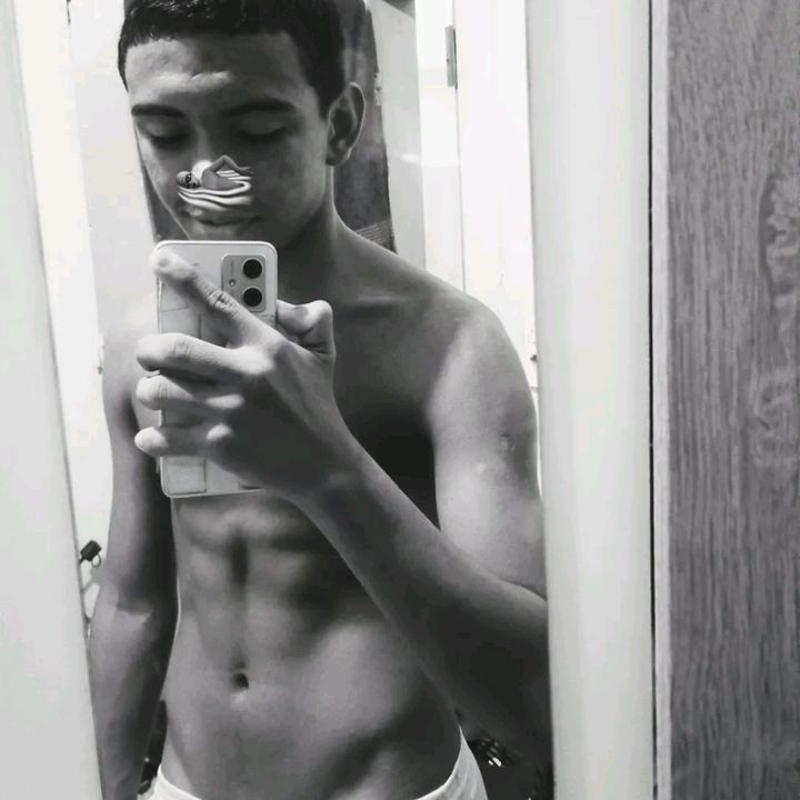 @marcczin_