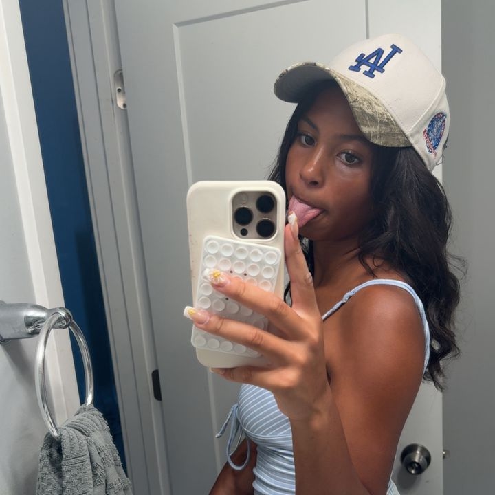 @miaketchaya