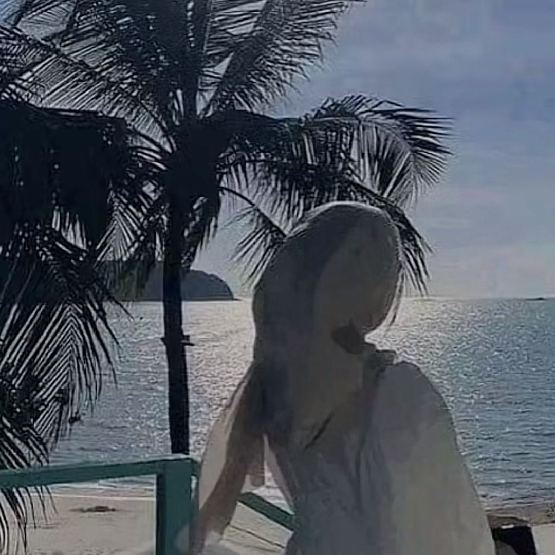 @mkhnnissa