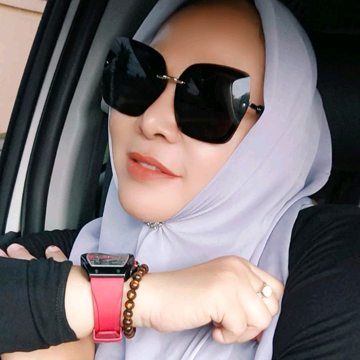 @momsky_76