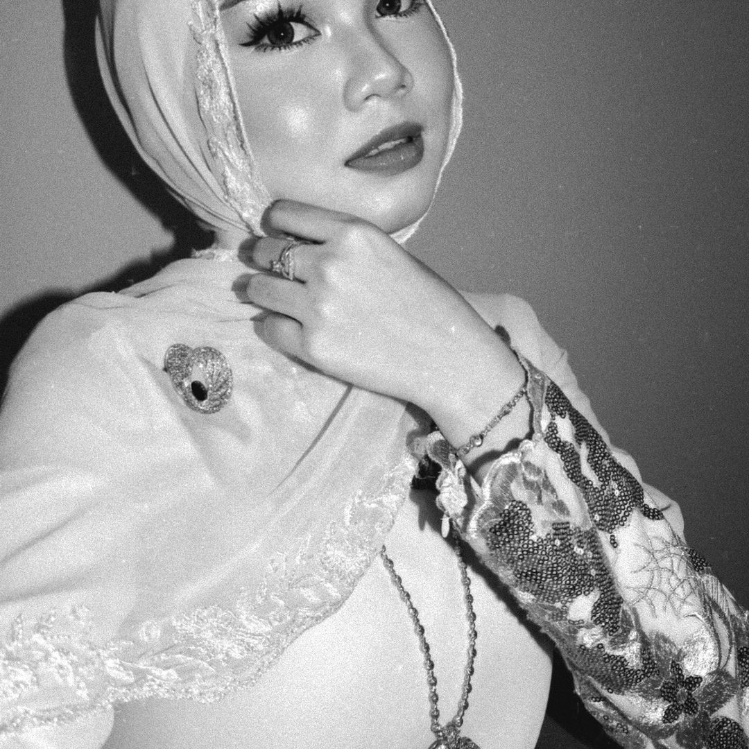 @nisathuraya