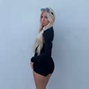 @petiteblondehailey