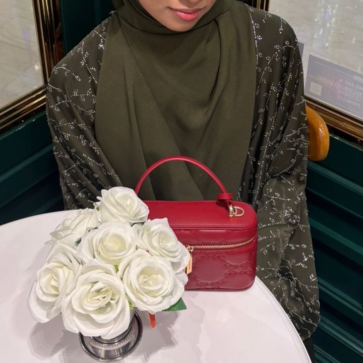 @tinayusri