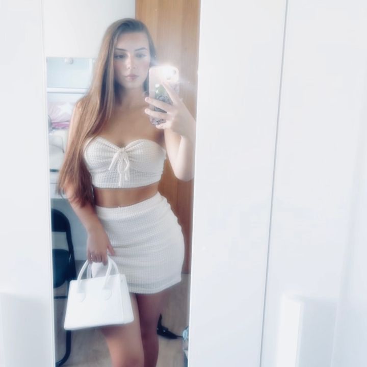 @useeeer00027